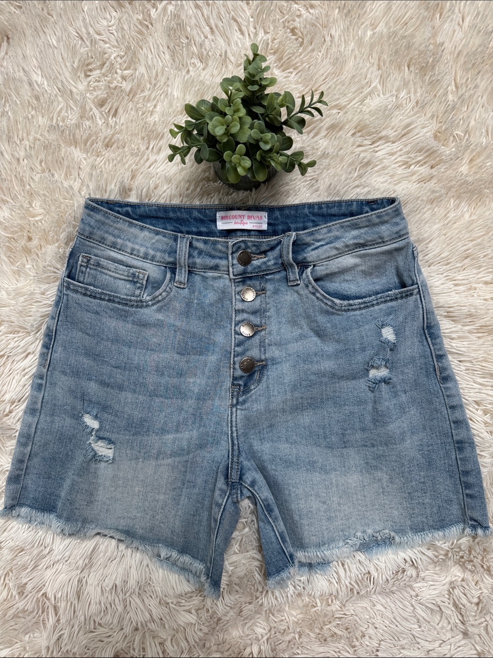 Discount Divas High-Rise Button Fly Jean Shorts 💗 Light Wash - Picture 3 of 11